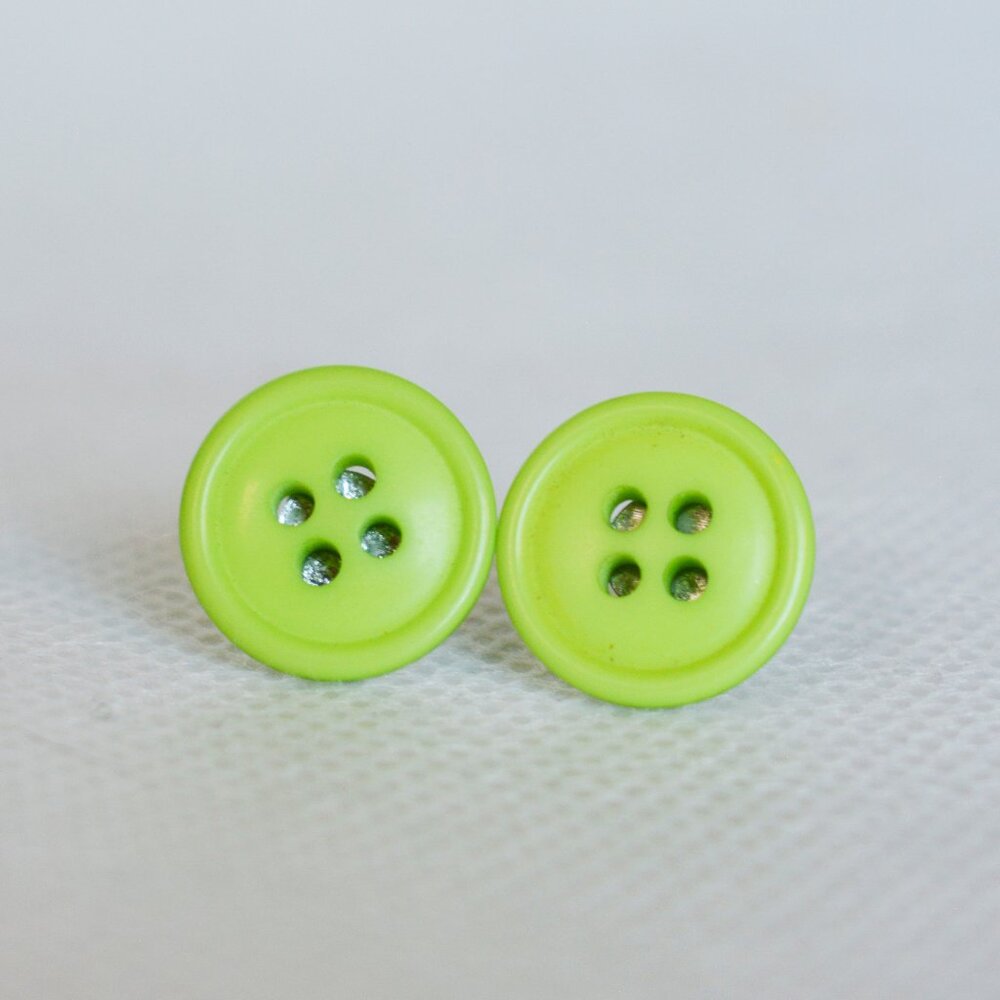❤️ Lime Green Button Stud Earrings - Picture 2 of 6